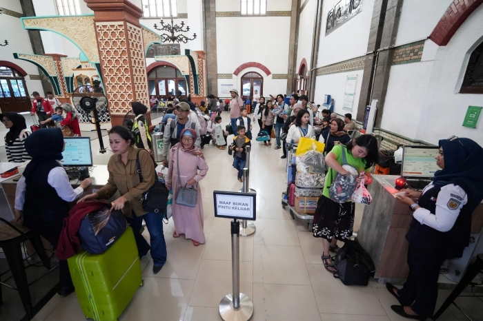 KAI catat ratusan ribu penumpang di Semarang selama Lebaran 2025.