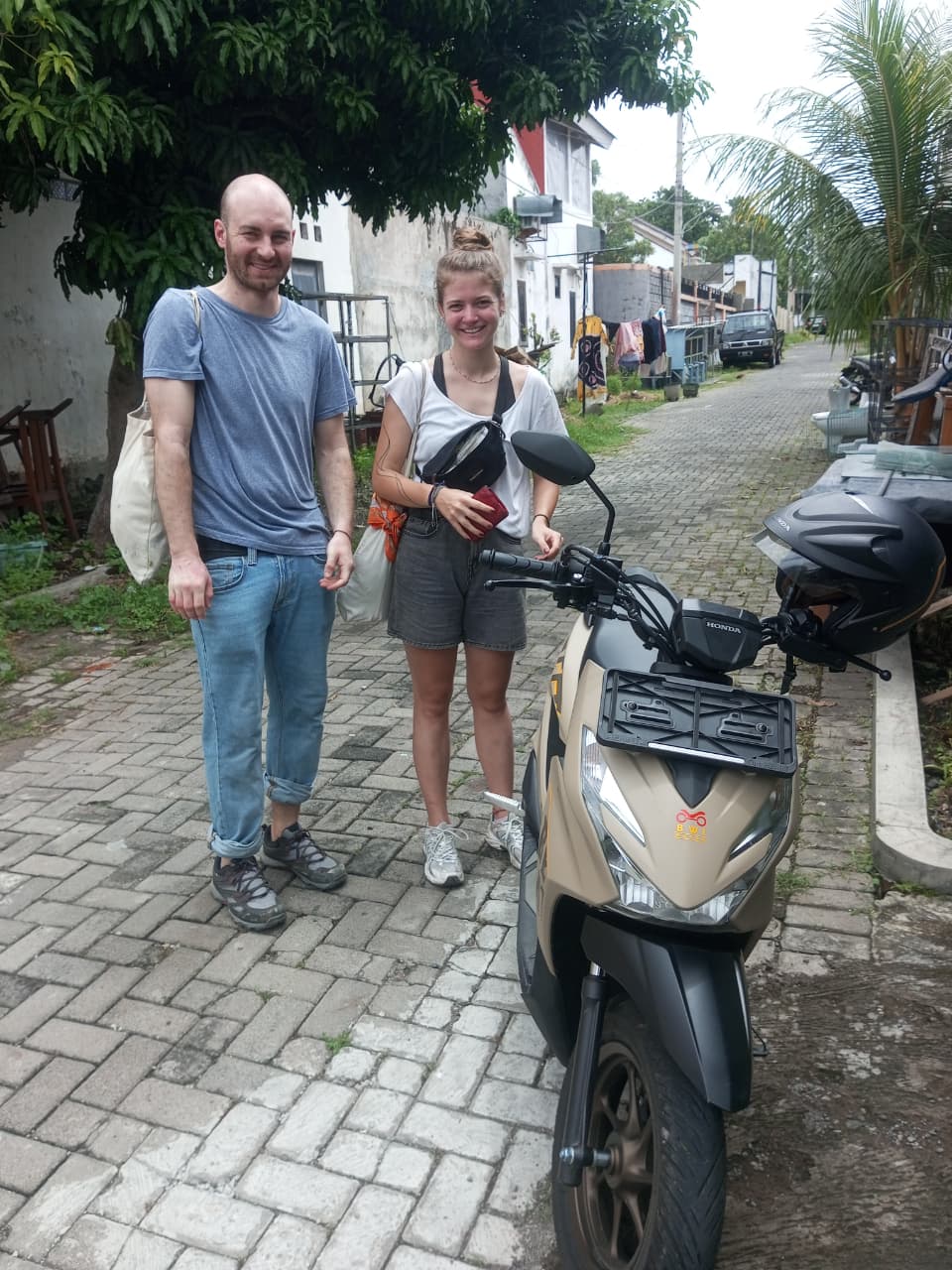 GORIDE: Dua wisatawan mancanegara menikmati keindahan Banyuwangi dengan sepeda motor