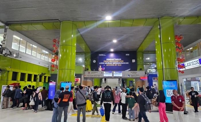KAI Group layani 26 juta lebih penumpang selama Angkutan Lebaran 2025, bukti keberhasilan integrasi transportasi publik nasional.
