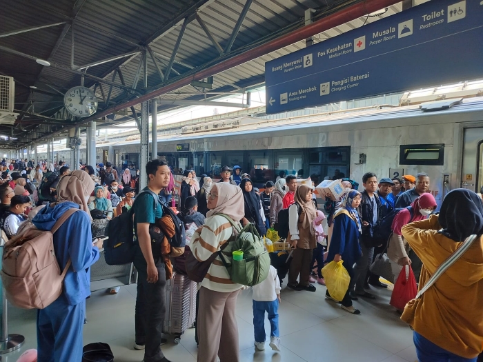 KAI layani 4,3 juta penumpang selama Lebaran 2025. Okupansi melebihi 100%, berikut rute favorit dan aturan tiket infant terbaru.