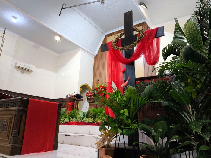 Minggu Palmarum merupakan bagian penting dari Pekan Suci dalam tradisi Kristen, merayakan kedatangan Yesus di Yerusalem dengan sorak-sorai umat.