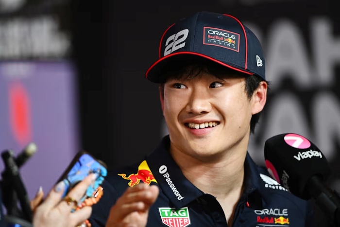 Yuki Tsunoda raih poin perdana bersama Red Bull di GP Bahrain 2025 usai finis P9, meski sempat alami kendala teknis dan persaingan sengit.