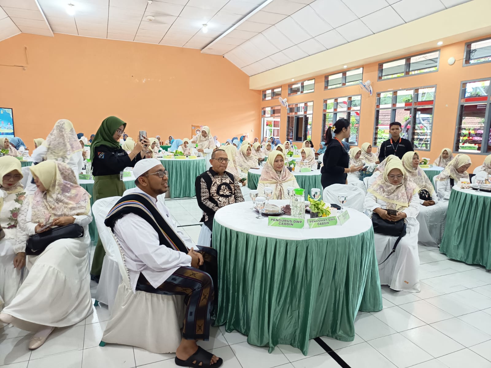 SEBLUM TAUSIYAH : Halal Bihalal DWP Cabdindikprovjatim wilayah Banyuwangi di Aula Smagi Taruna Bangsa
