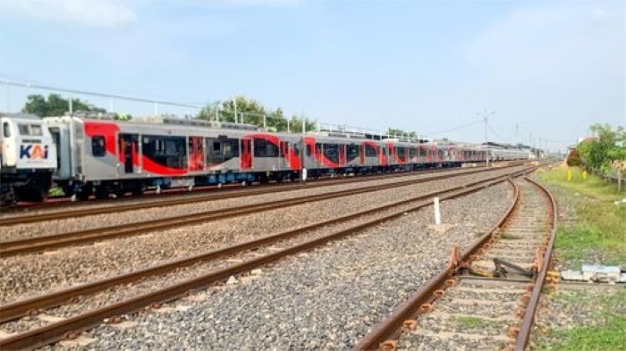 PT INKA melakukan uji coba KRL di Jabodetabek setelah melewati uji FAT dan uji dinamis.
