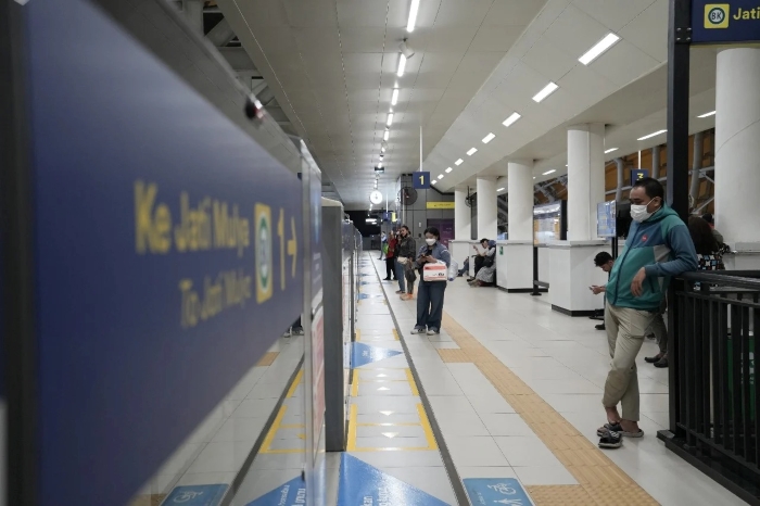 Nikmati long weekend Paskah dengan LRT Jabodebek.