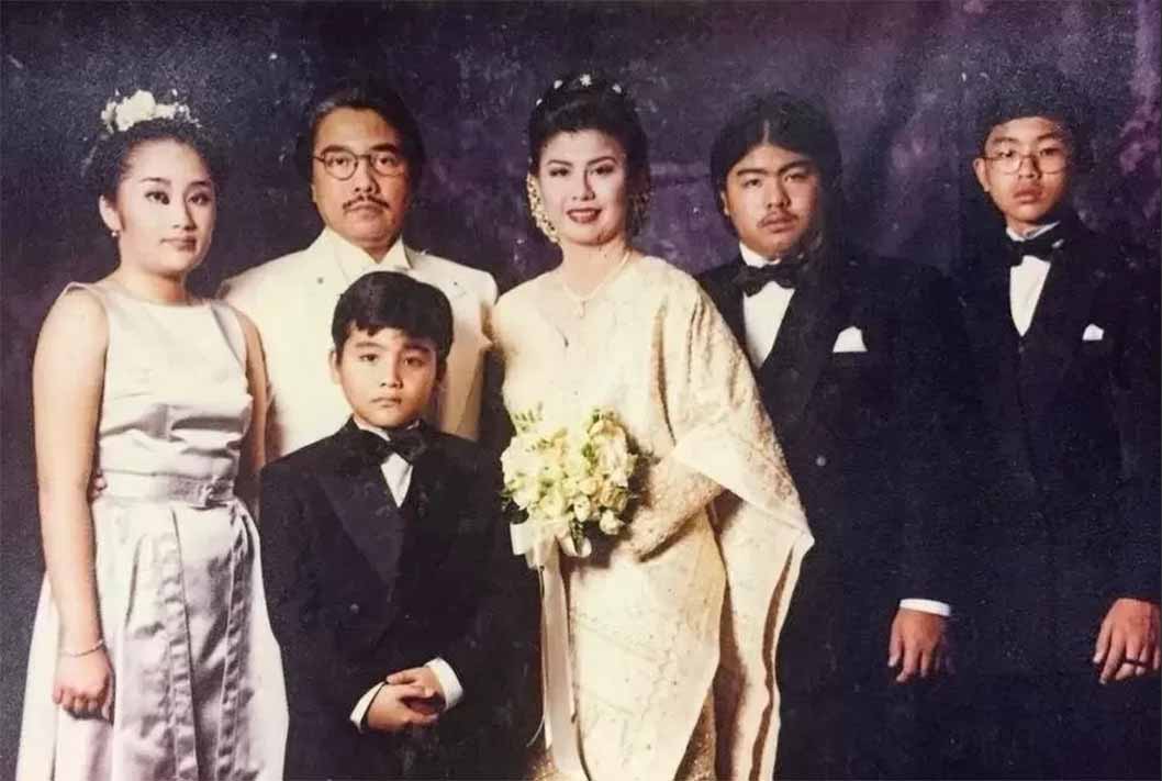 Potret pernikahan Desiree Tarigan ibu Bams Samsons dengan Hotma Sitompul. (Instagram @bams_1606)