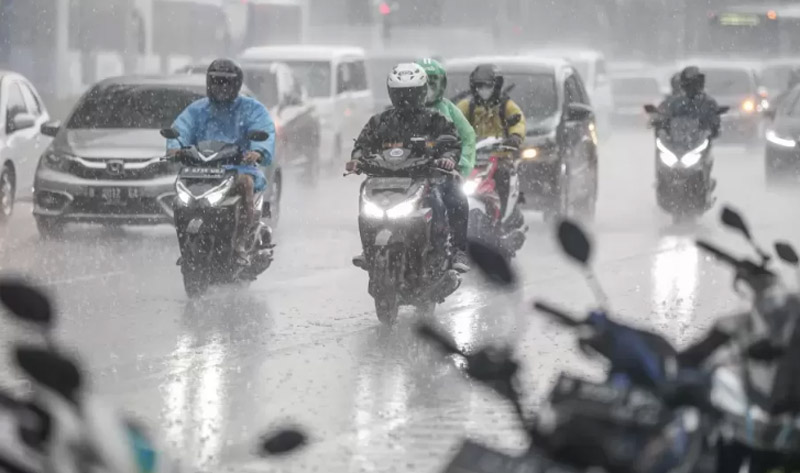 BMKG memprediksi puncak musim hujan akan terjadi pada November 2025 hingga Februari 2026.