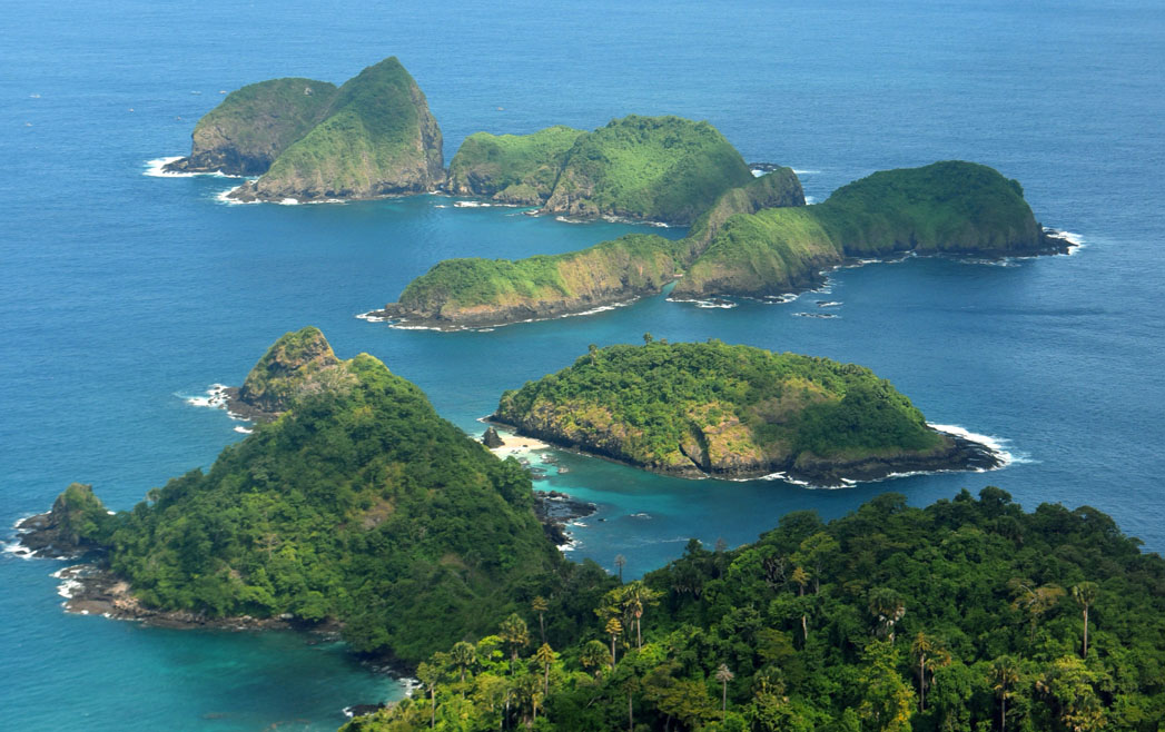 NUSA-NUSA: Beberapa pulau dekat Pesisir Selatan Jawa di Samudera Indonesia yang masuk wilayah Kecamatan Pesanggaran, Kabupaten Banyuwangi.