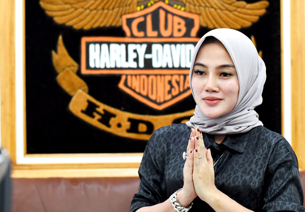 Hj Desi Prakasiwi. (Ramada Kusuma/Radar Banyuwangi)