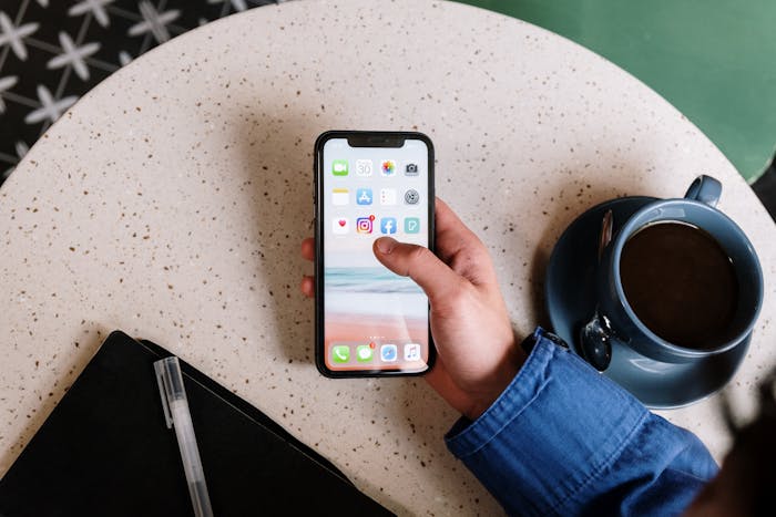 Instagram kenalkan fitur Blend untuk berbagi Reels secara otomatis di DM, bantu pengguna temukan minat bersama secara menyenangkan.