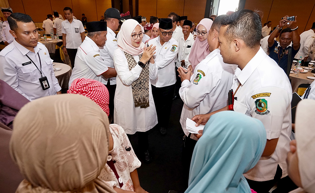 Bupati Ipuk Fiestiandani bertemu seluruh kades se-Banyuwangi pekan lalu (16/4). Ipuk meminta kades mengoptimalkan DD dan ADD untuk pembangunan di desa masing-masing.