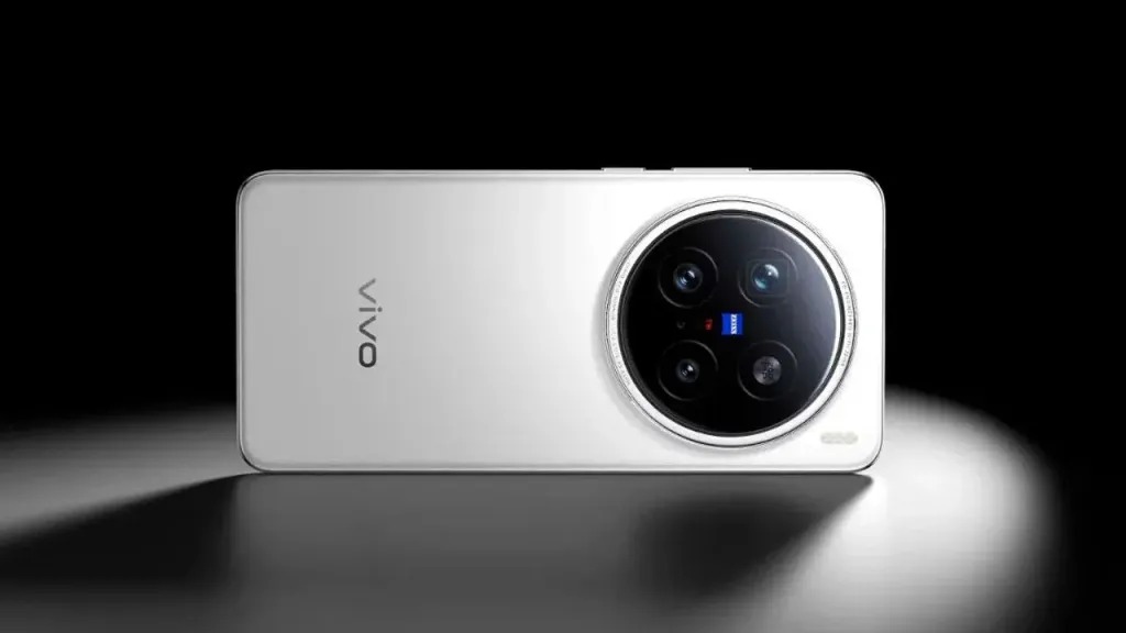 Vivo X200 Ultra rilis di China, tawarkan kamera periskop 200MP, Snapdragon 8 Elite, dan baterai 6.000mAh yang siap saingi iPhone 16.