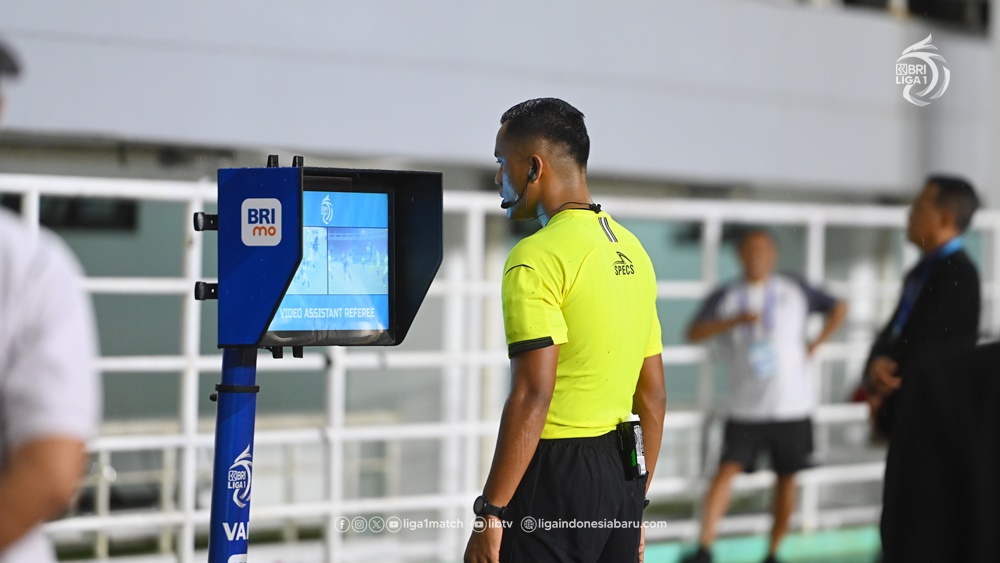 WASIT ASING: Memanasnya persaingan di papan bawah Liga 1 membuat Semen Padang usul penggunaan wasit asing