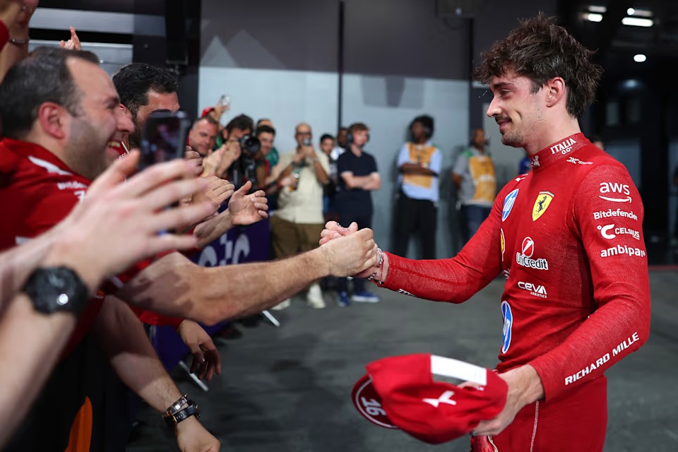 Fred Vasseur minta Ferrari tingkatkan konsistensi usai Leclerc podium di GP Arab Saudi 2025.