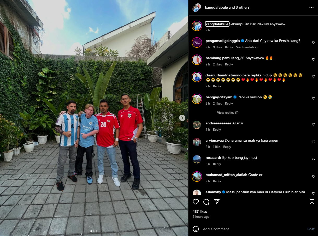 Empat orang mirip dengan pemain sepak bola Lionel Messi, Kevin de Bruyne, Bambang Pamungkas, dan Jay Idzes.