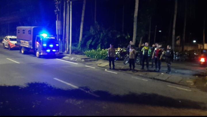 Anggota Polresta Banyuwangi melakukan patroli sekala besar untuk menjaga Kamtibmas.