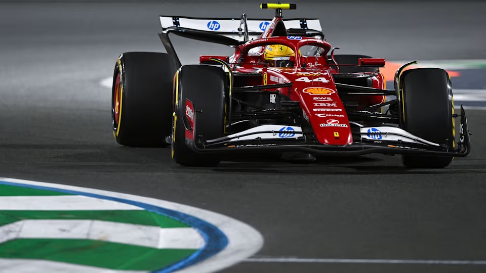 Fred Vasseur memberikan dukungan penuh pada Lewis Hamilton di Ferrari.