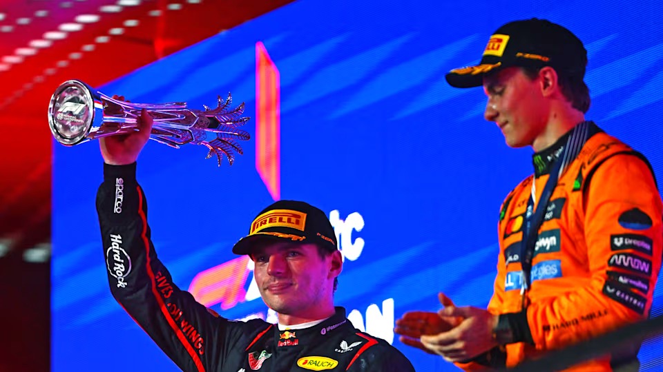 Performa positif Oscar Piastri menarik perhatian Max Verstappen.