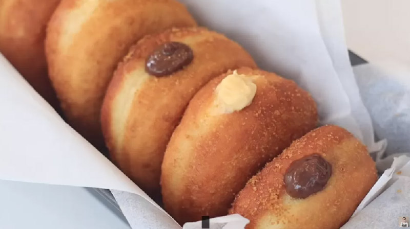 DISUKAI: Donat bomboloni khas Italia juga banyak disukai