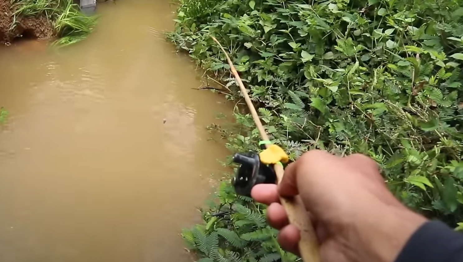 Joran tegek dari bambu.