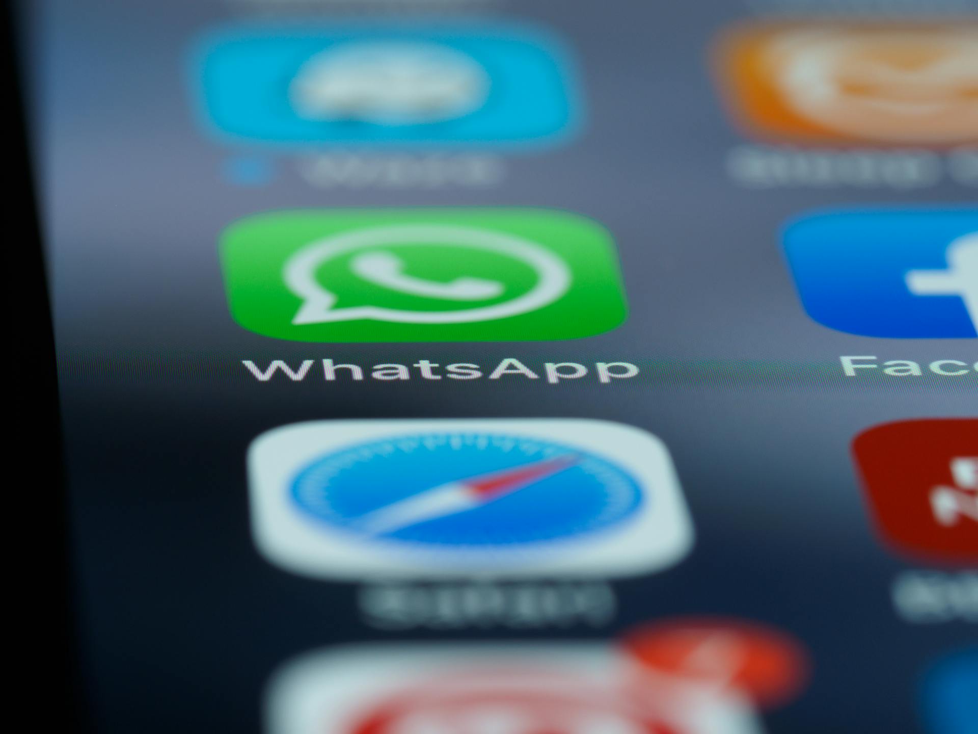 Fitur Advanced Chat Privacy bisa mencegah riwayat chat untuk melatih AI.