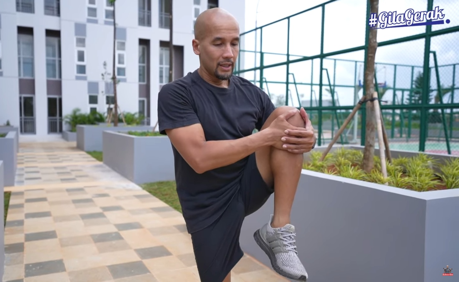 Pemanasan sebelum jogging (YouTube Gila Gerak).