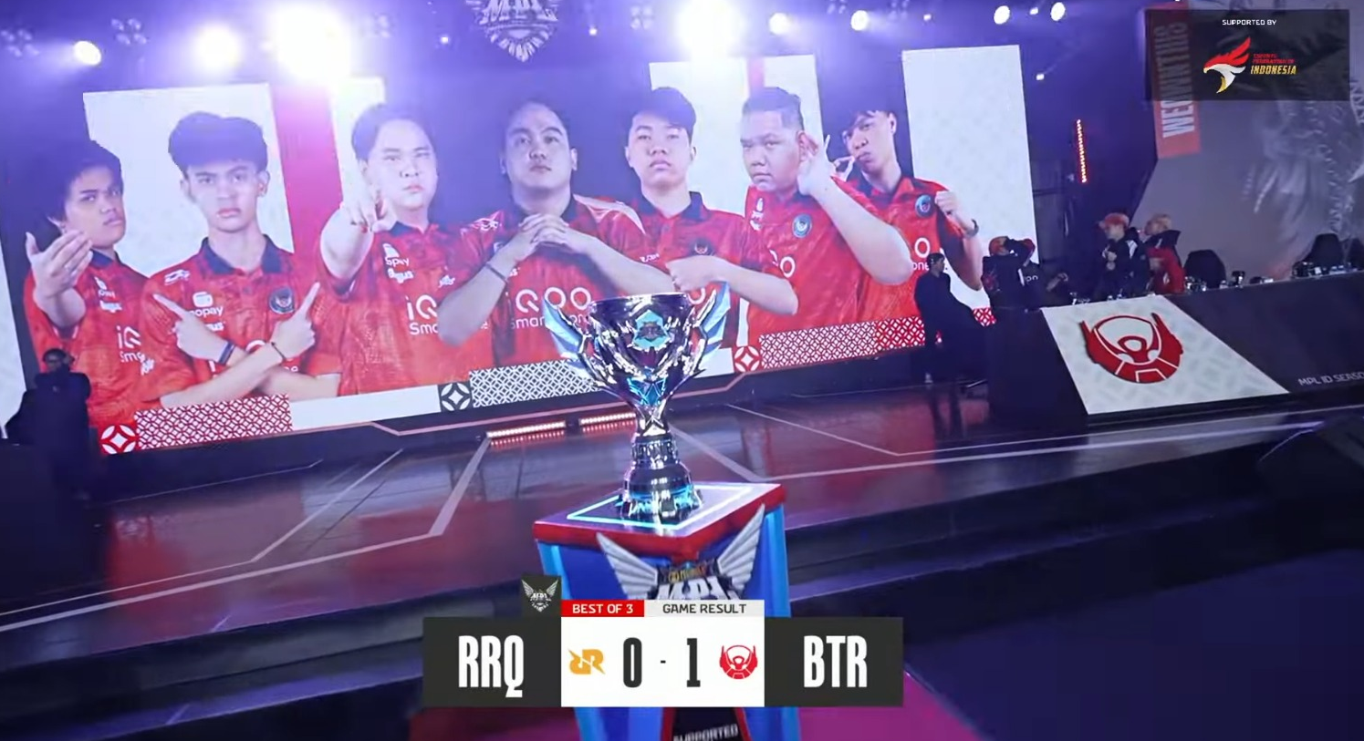 BTR Alpha pimpin skor sementara 1 -0 atas RRQ Hoshi MPL ID Season 15 Week 6 (YouTube MPL Indonesia).