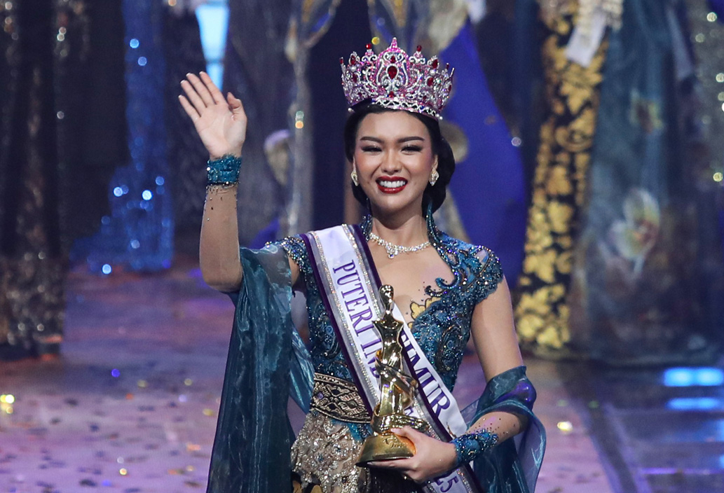 Firsta Yufi Amarta Putri tampil elegan pada malam Grand Final ke-28 Puteri Indonesia di Plenary Hall, Jakarta Convention Center (JCC), Jumat malam (2/5).