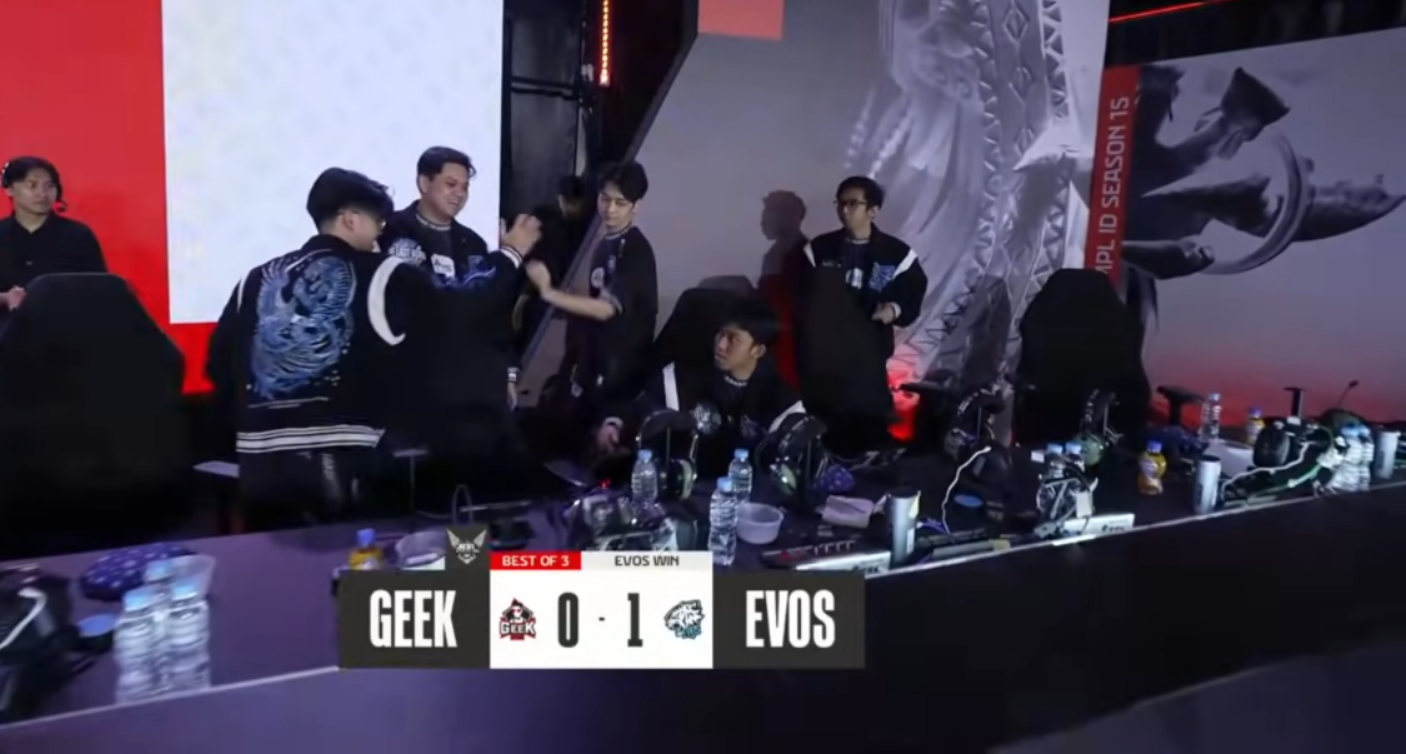 EVOS ungguli GEEK digame yang pertama MPL ID S15 week 6 (YouTube MPL Indonesia).