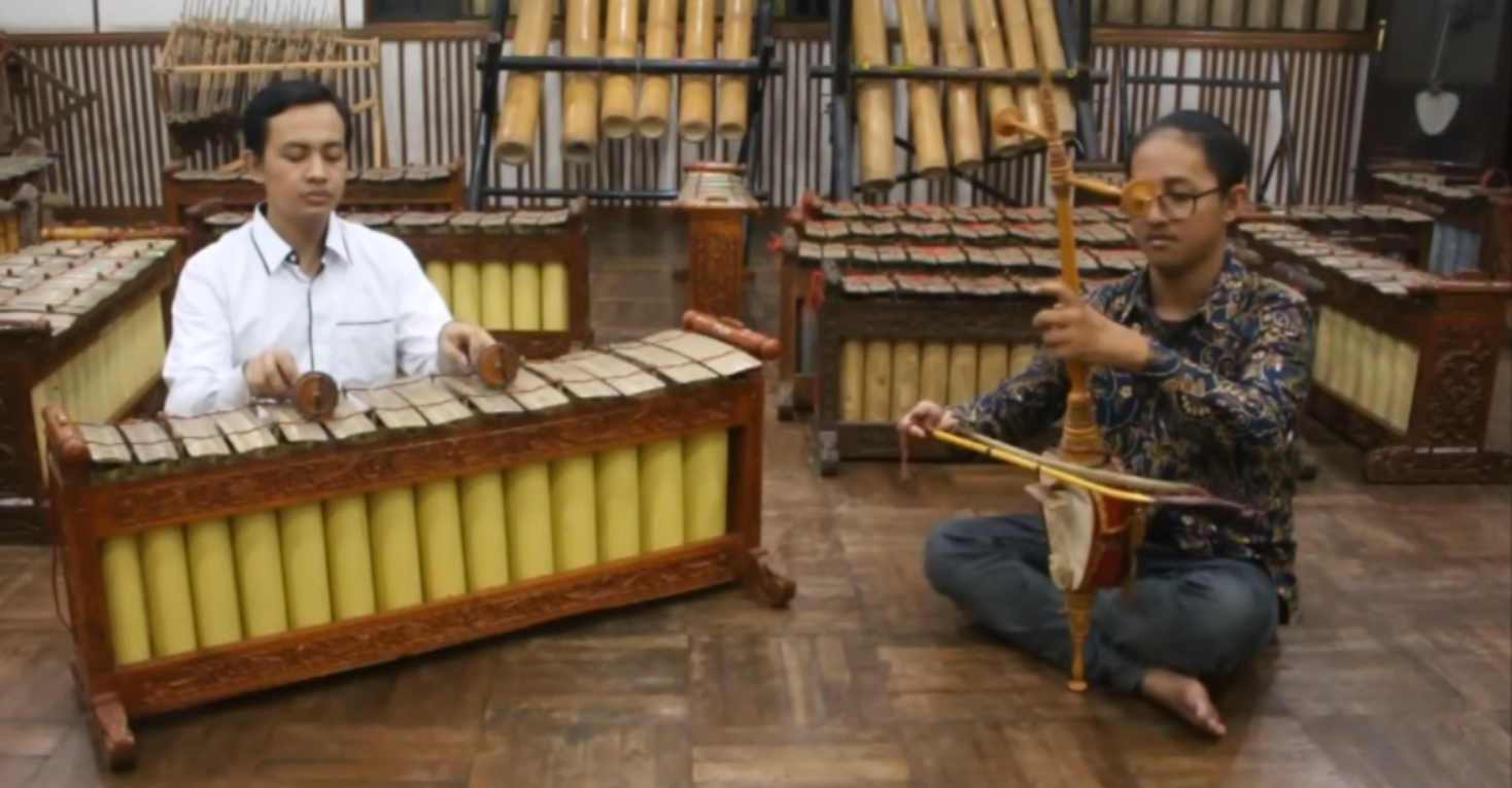 Alat musik Rebab dan gender (YouTube Wahyu Thoyyib Pambayun).