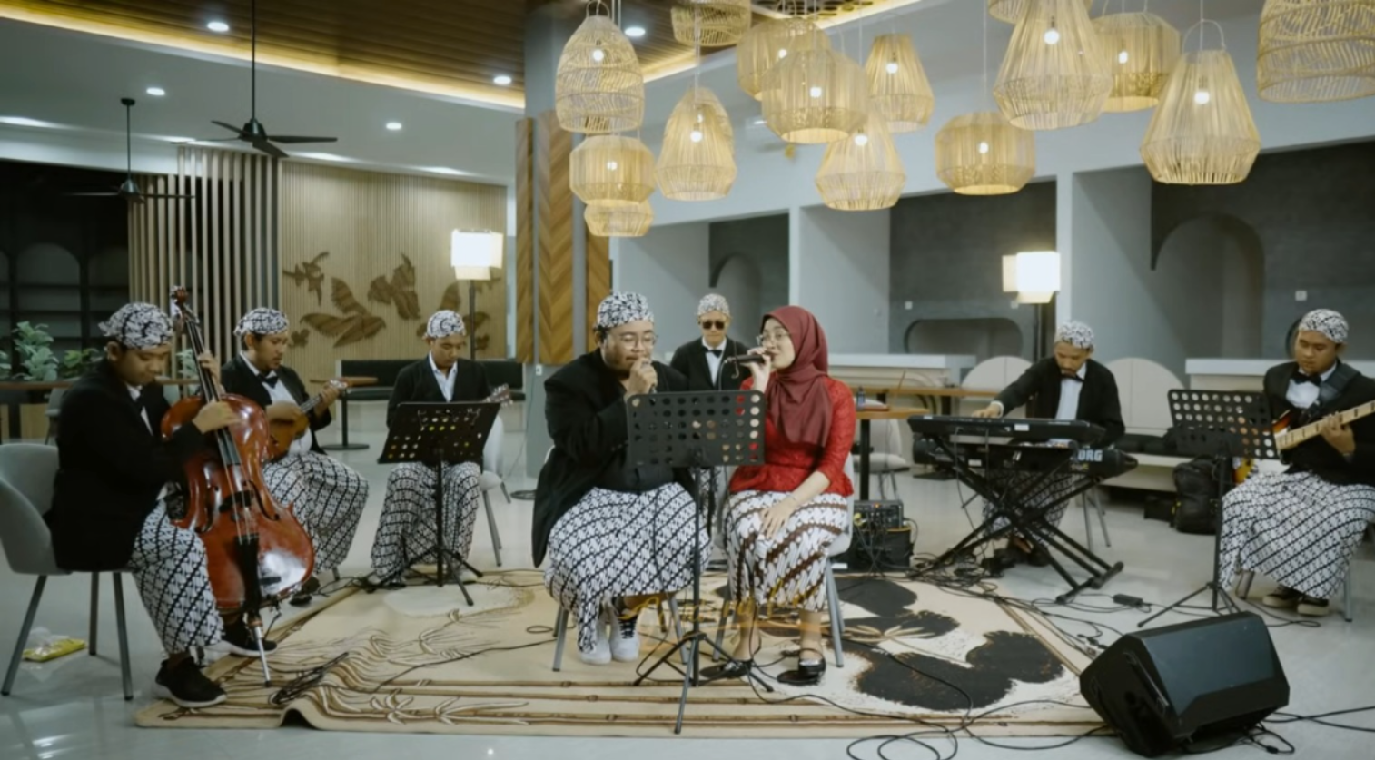 AKU IKHLAS  - Cover Keroncong Gandara Loka (YouTube Gandara Loka).