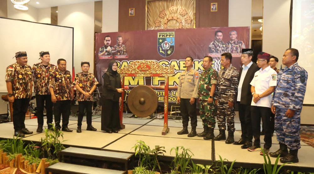 SIAP BERSINERGI: Bupati Banyuwangi Ipuk Fiestiandani menghadiri acara Rakercab pertama GM FKPPI Banyuwangi di Grand Harvest Banyuwangi, Sabtu (3/5).