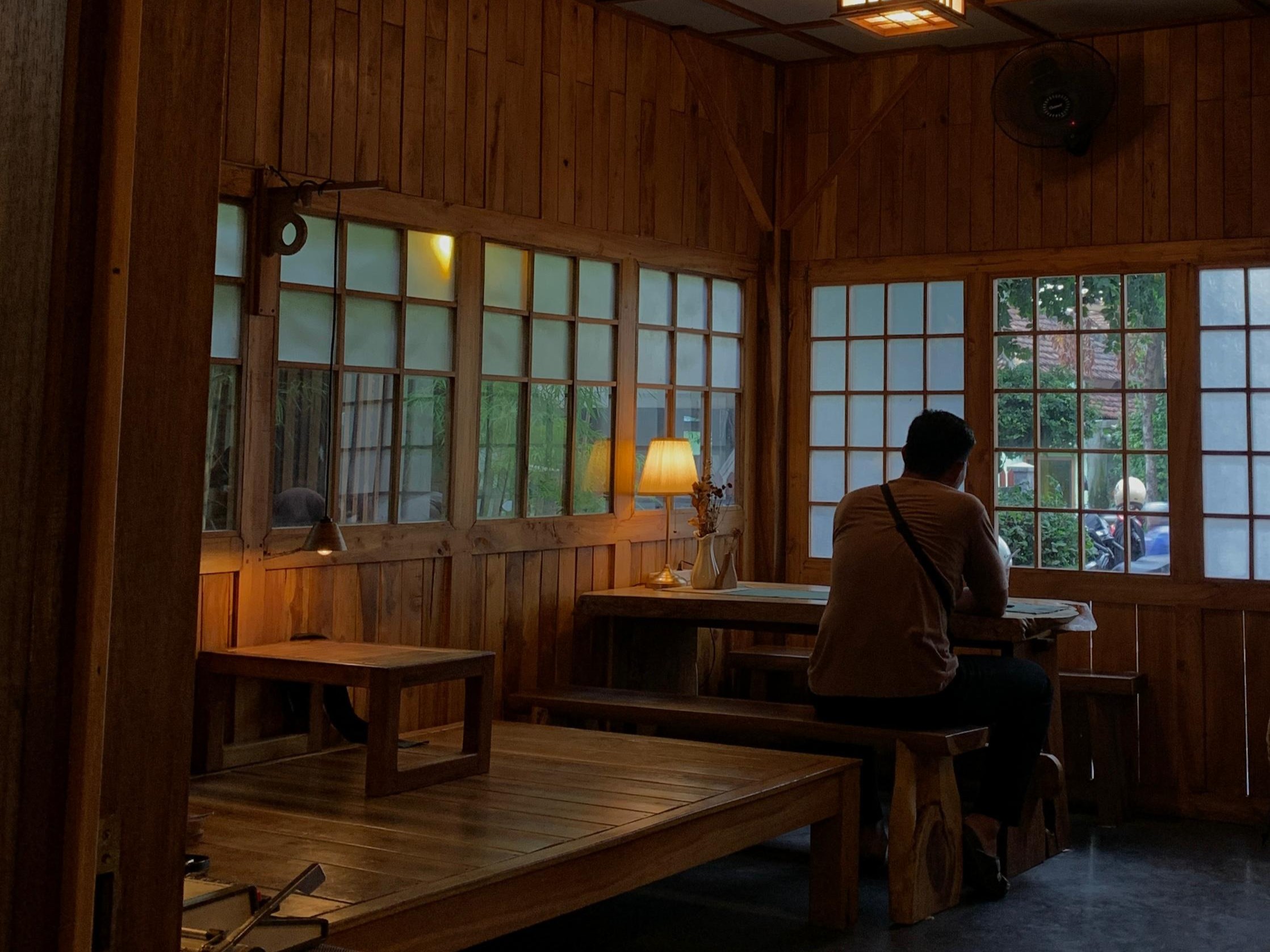 Krakatau Cafe di Kemiren, Banyuwangi hadirkan nuansa Jepang autentik.