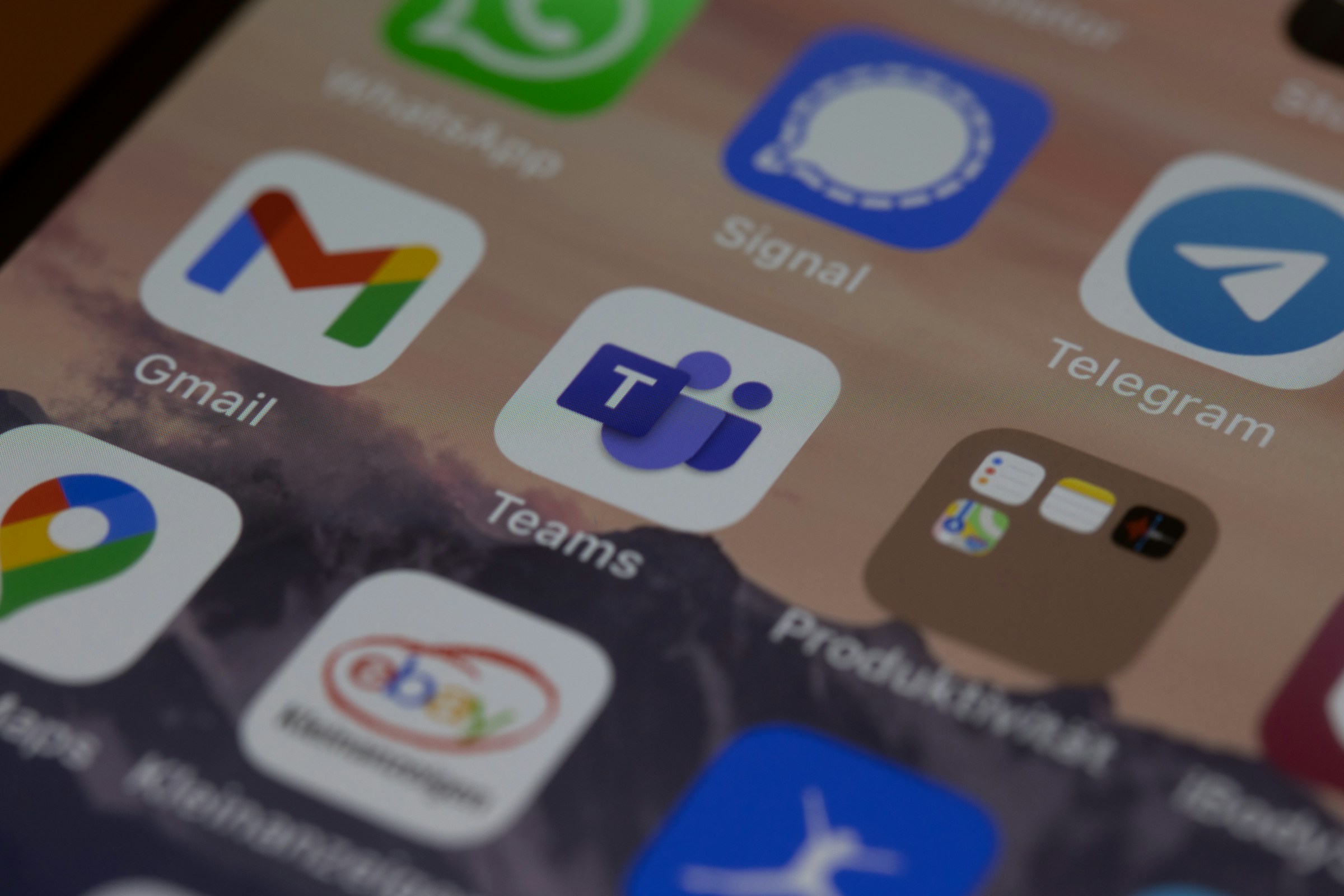 Pengguna Skype dialihkan ke Microsoft Teams untuk tetap terhubung dengan obrolan dan kontak lama.
