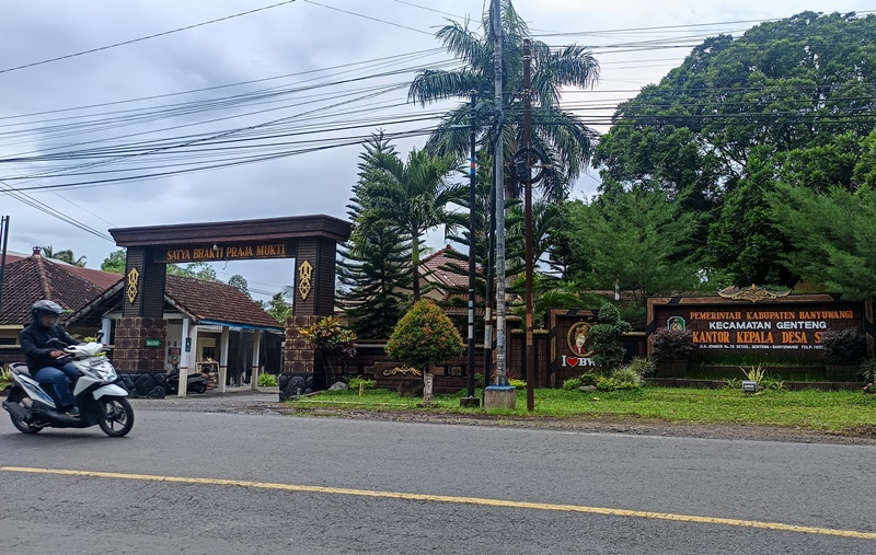 BUTUH PEMIMPIN: Kantor Desa Setail, Kecamatan Genteng sejak awal 2024 diisi Pj dari Kantor Kecamatan Genteng Senin (5/5)
