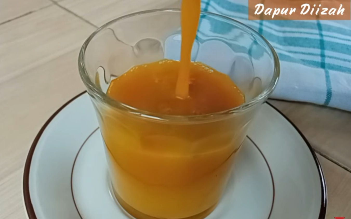 Jamu kunyit asam (YouTube Dapur Diizah).