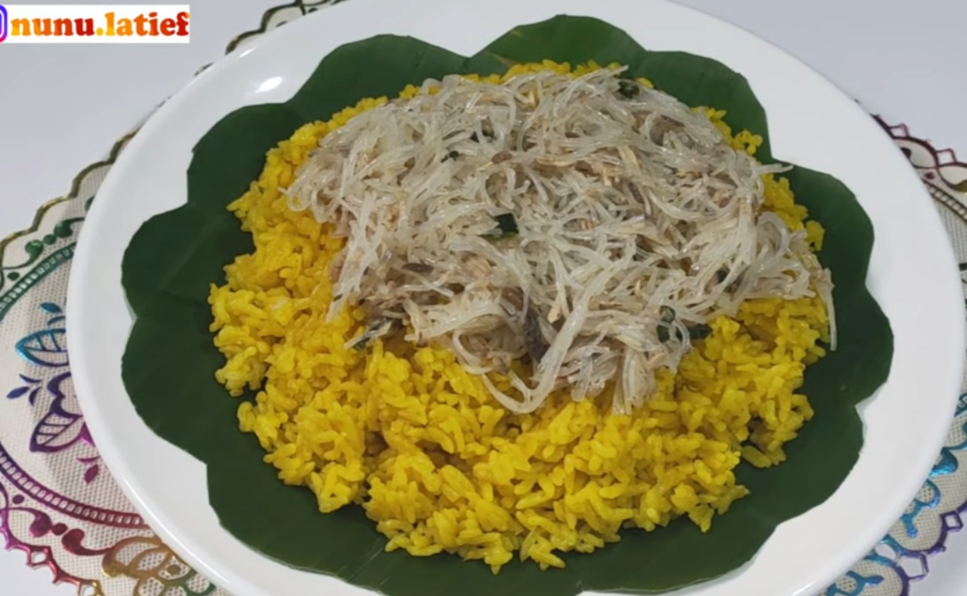 Nasi kuning (YouTube SF Channel).