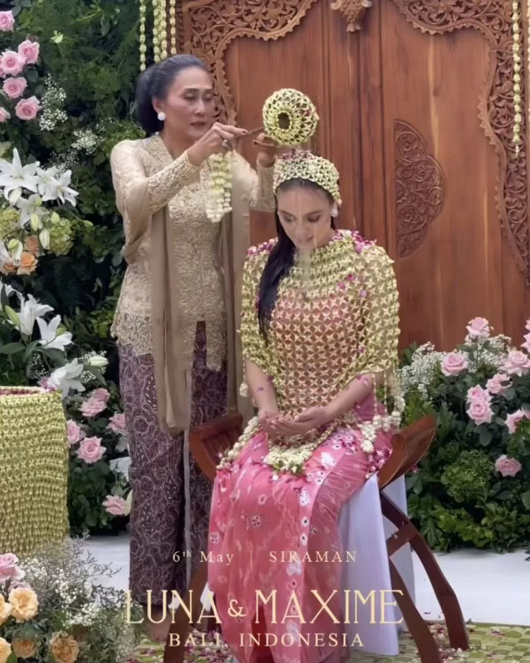 Luna Maya menjalani siraman dari 7 sumber mata air di Bali, Selasa (6/5/2025). (Instagram@lunamaya)