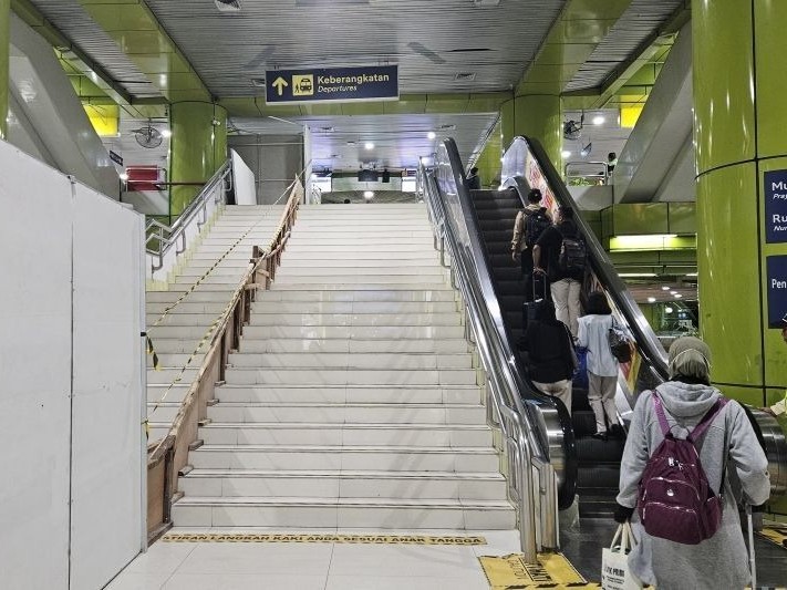 KAI tambah dua eskalator di Stasiun Gambir untuk dukung mobilitas penumpang.