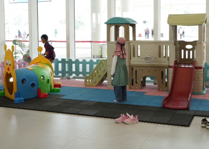 Berlibur bersama anak dengan kereta cepat Whoosh semakin hemat.