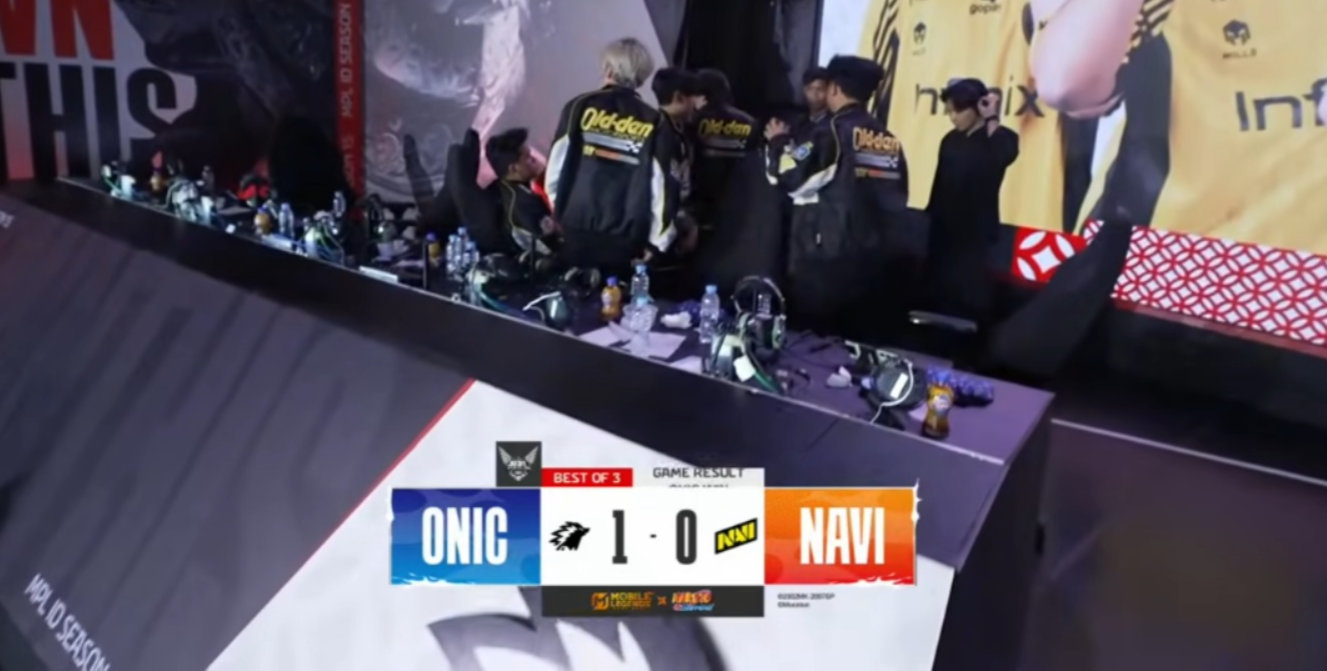 ONIC berhasil amankan game pertama atas NAVI, ,MPL ID S15 Week 7 (YouTube MPL Indonesia).