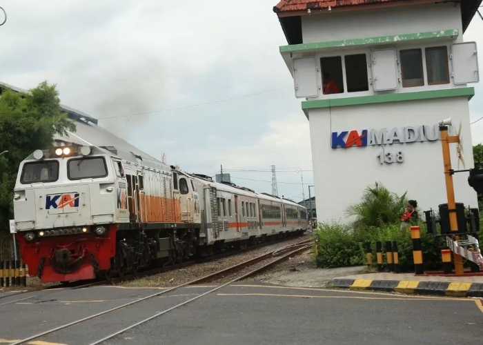 KAI Daop 7 Madiun tambah kapasitas KA ekonomi premium saat libur Waisak 2025.