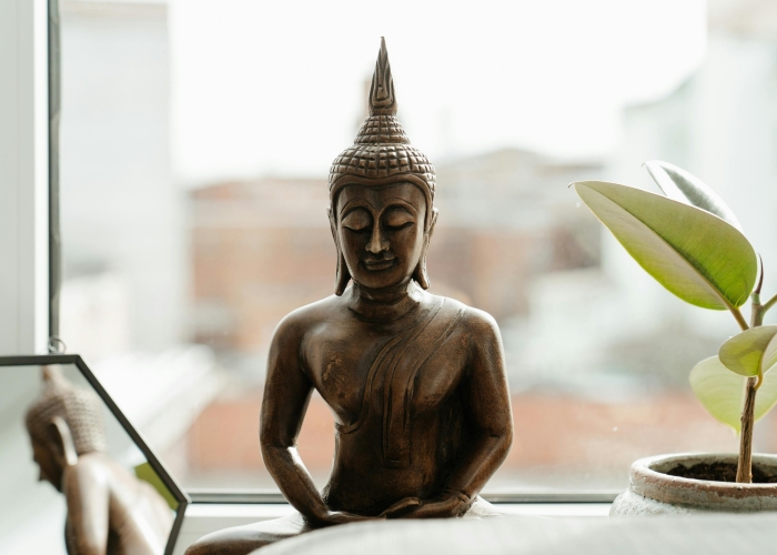 Tradisi pelepasan hewan saat Waisak sarat makna spiritual.