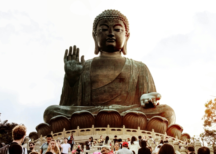 Kenali 3 aliran utama dalam agama Buddha dan perbedaannya.