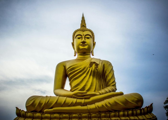 Hari Raya Waisak dirayakan oleh umat beragama Buddha.