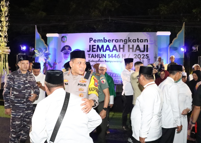 Bupati dan Kapolresta Banyuwangi hadir langsung kawal dan beri doa pada jemaah haji.