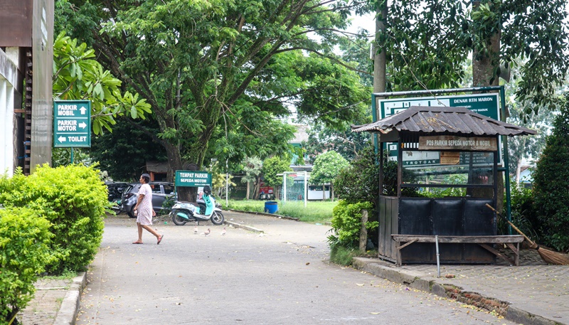 DIPERTANYAKAN: RTH Maron, Desa Genteng Kulon, Kecamatan Genteng kembali disoal pengelolaannya kemarin (12/5).