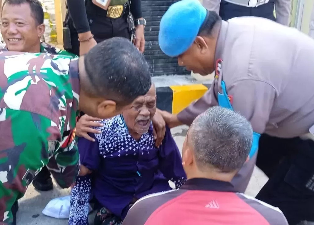 CJH asal Jember Achmad Sadin Bachtiar akhirnya batal berangkat karena mengalami demensia. (Rahmat Sudrajat/Radar Surabaya)