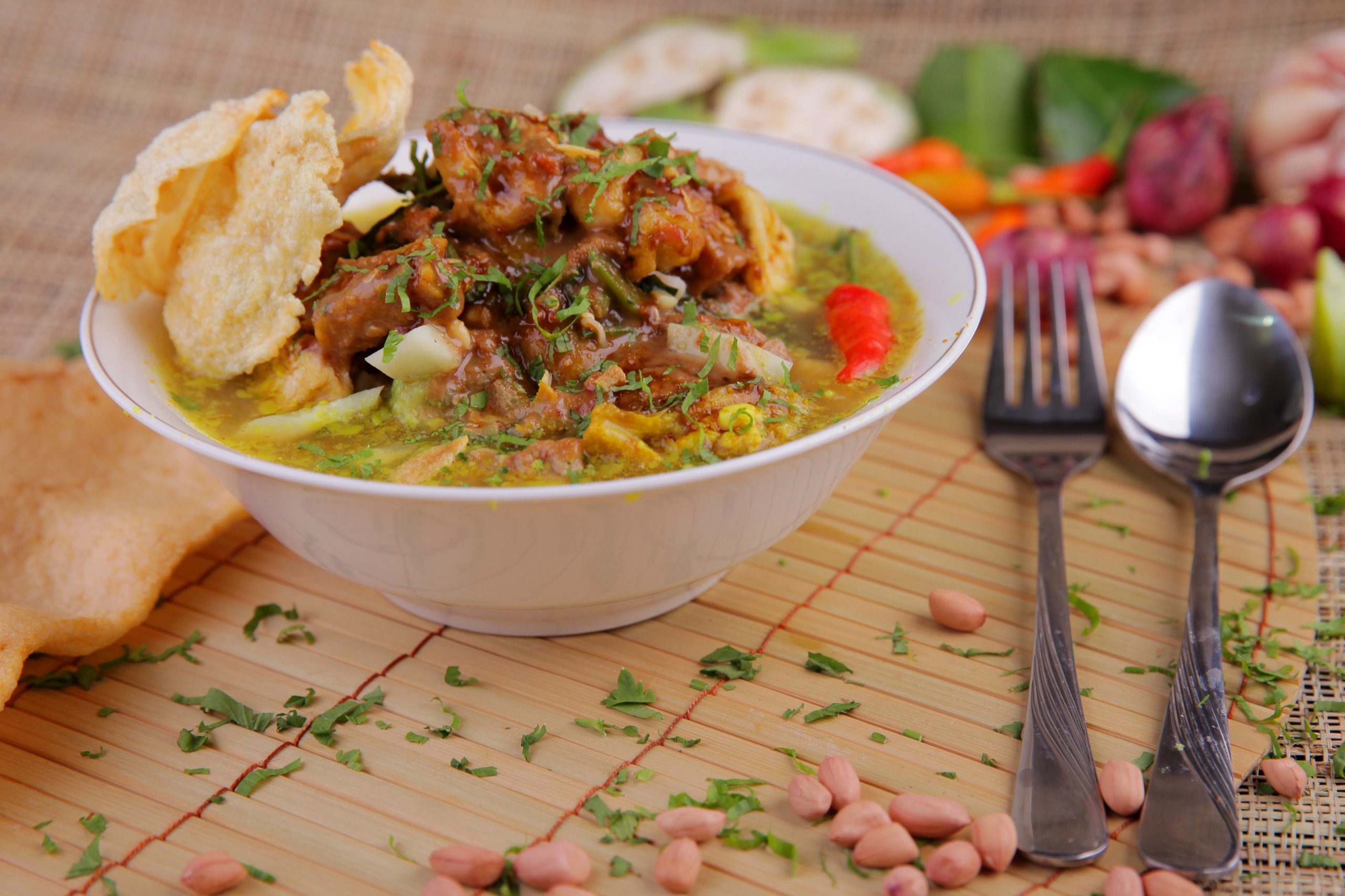 Rujak soto Banyuwangi, kuliner unik perpaduan rujak dan soto. Kenali sejarah dan kelezatannya yang bikin wajib coba saat ke Jawa Timur!
