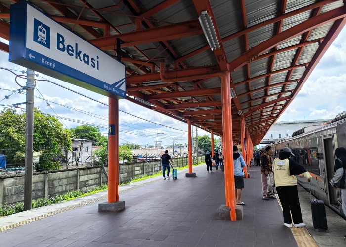 Stasiun Bekasi catat lonjakan penumpang kereta api dan Commuter Line.